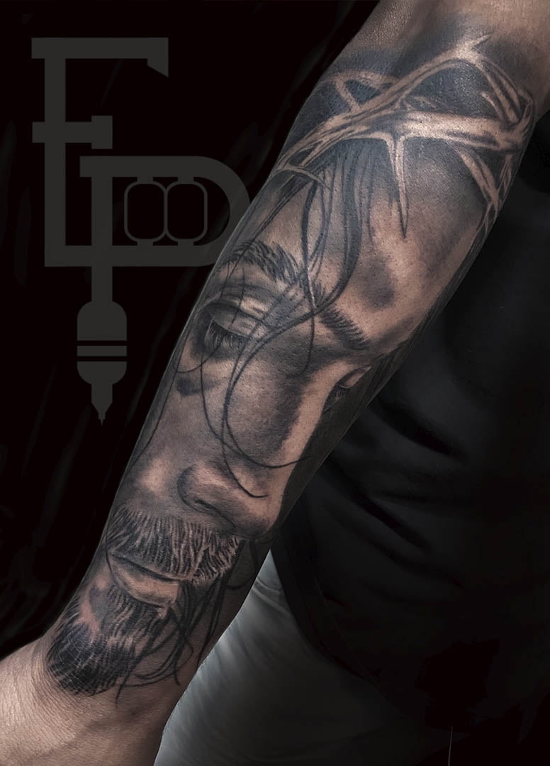 Tatuagem Realista Jesus Cristo Studio FP Tattoo