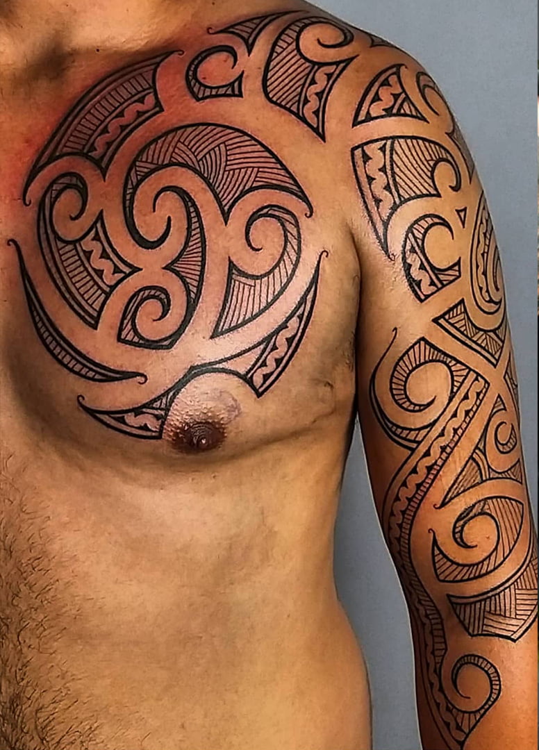 Tatuagem Maori peitoral - Studio FP Tattoo