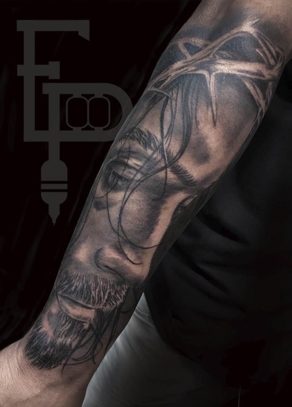 Tatuagem-Realista-rosto-Jesus-Cristo-Felipe-Polkorny-1